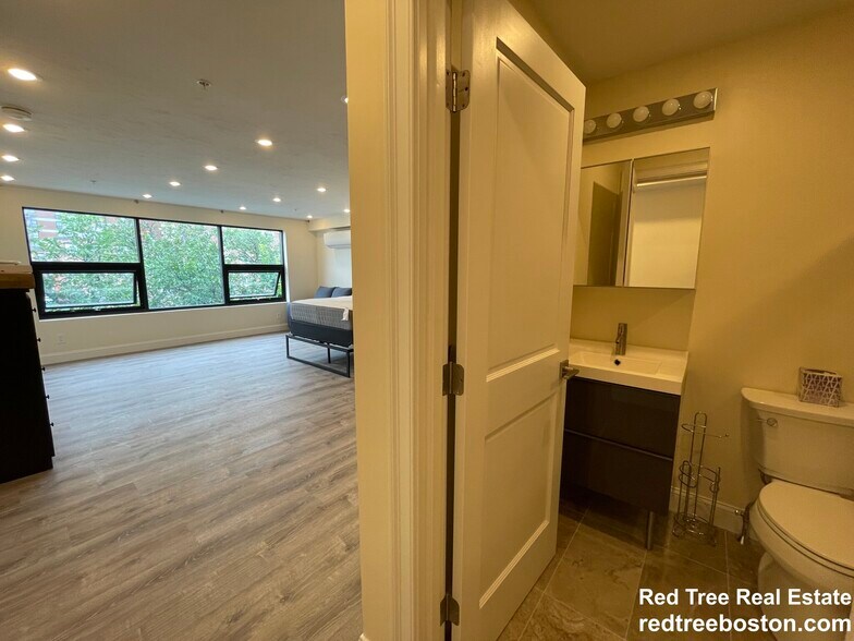 Building Photo - 1028a Commonwealth Ave