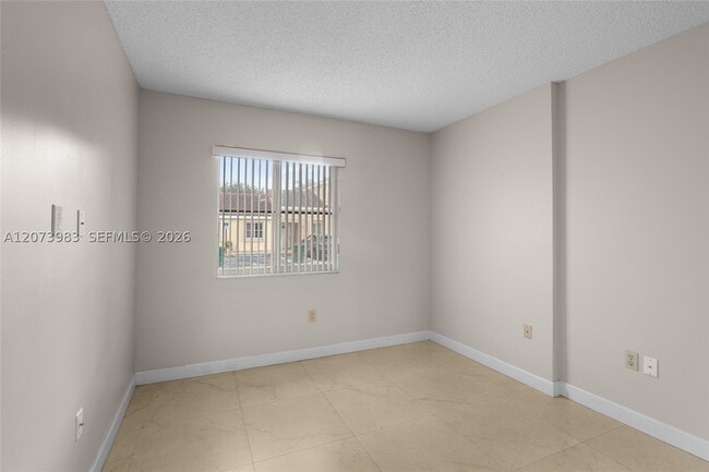 Building Photo - 330 NW 114th Ave