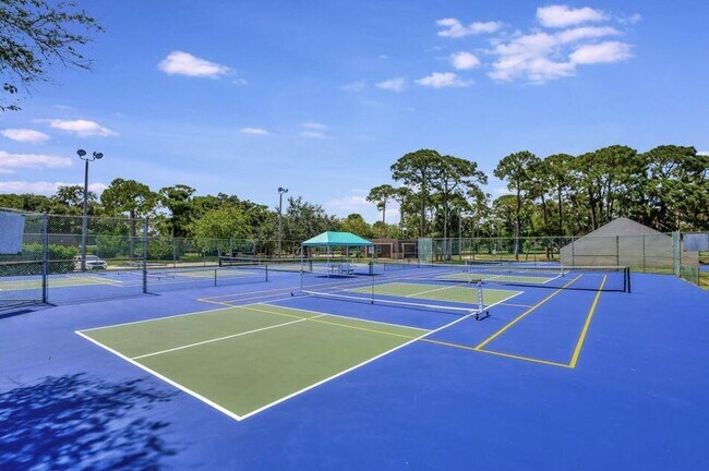 Building Photo - 417 4th Ln