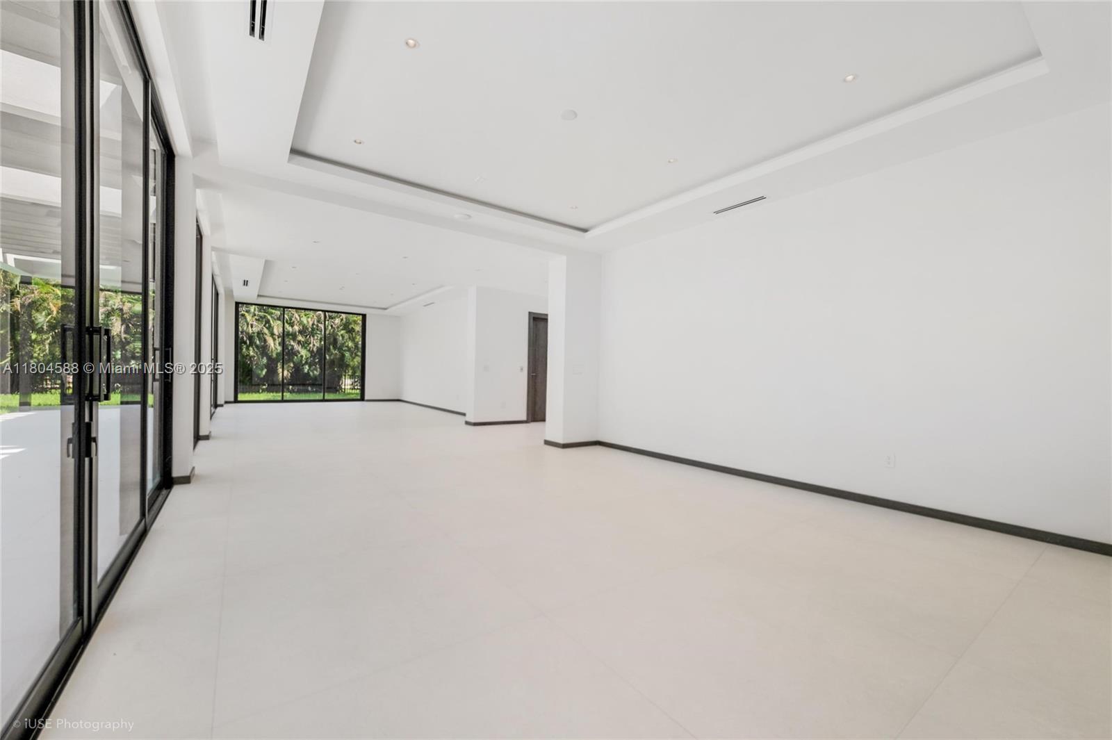 Building Photo - 8000 SW 62nd Ct