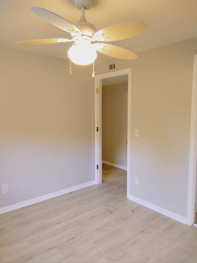 Building Photo - Beautiful Bloomington Hills Home