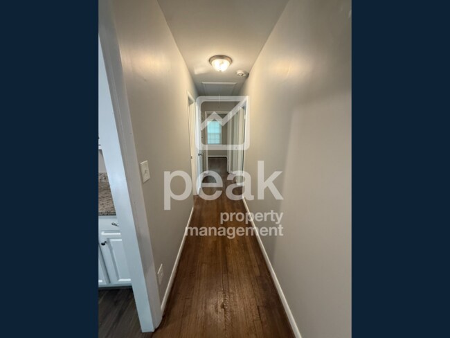 Building Photo - $1,275! 3Bed/ 1.5 Bath House! Located just...