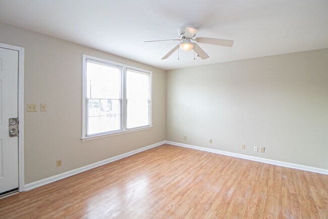 Building Photo - 814-F Golfview Place