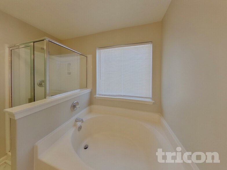 Building Photo - 1847 Duke Adam St