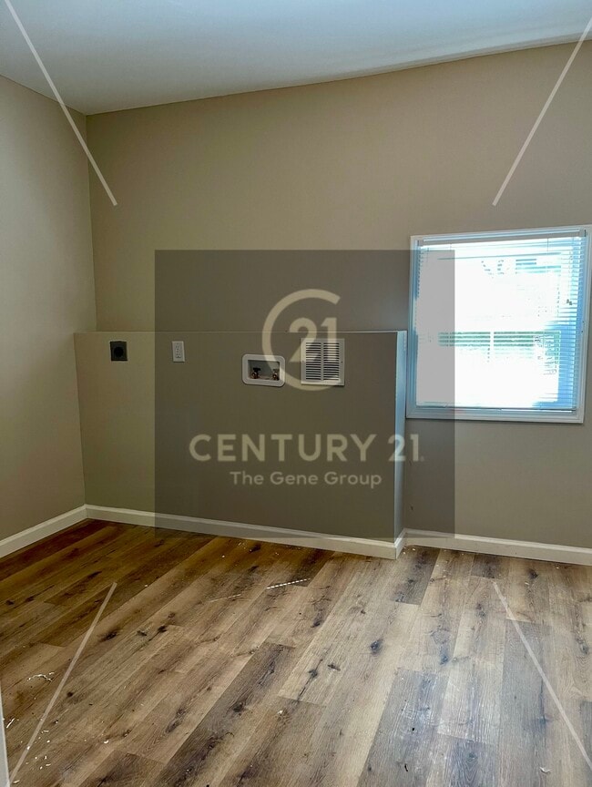 Building Photo - 319 Wyoming St