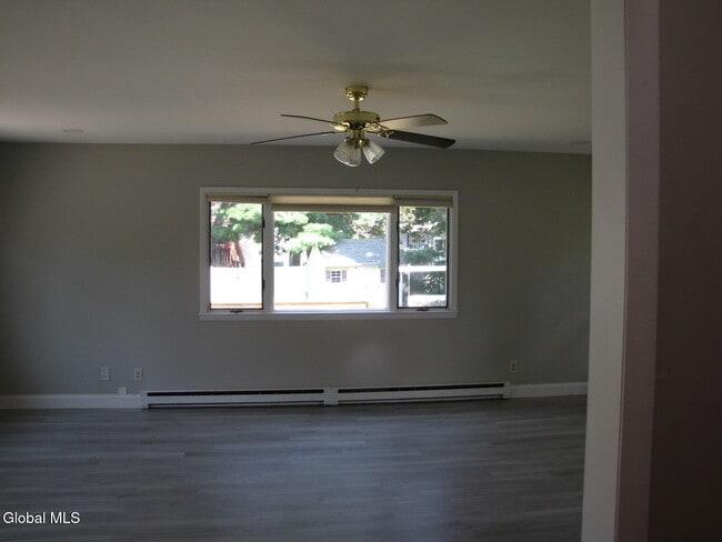 Building Photo - 10 Flicker Dr