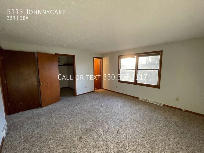 Building Photo - Three bedroom three bathroom duplex for rent