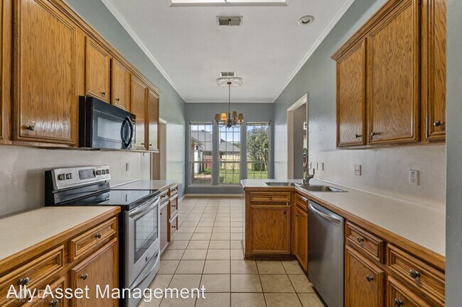 Building Photo - 4 br, 2 bath House - 5917 Clearview Circle