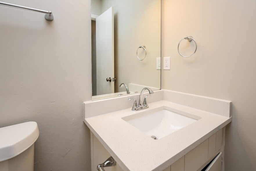 Building Photo - 649 Edwards Ct