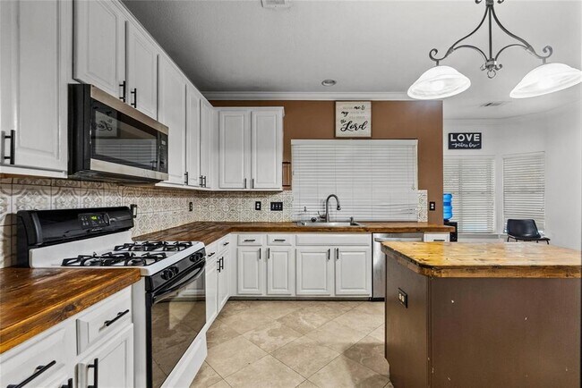 Building Photo - 3131 Bay Spring Dr