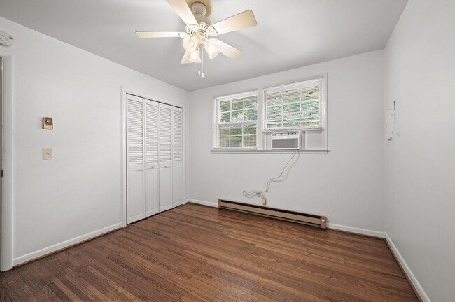 Building Photo - Amazing 2BR/1BA in the Heart of Hillsboro ...