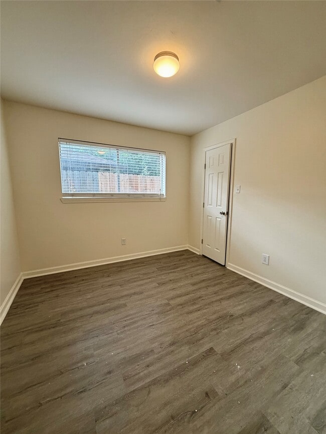 Building Photo - 5422 Winding Way Dr