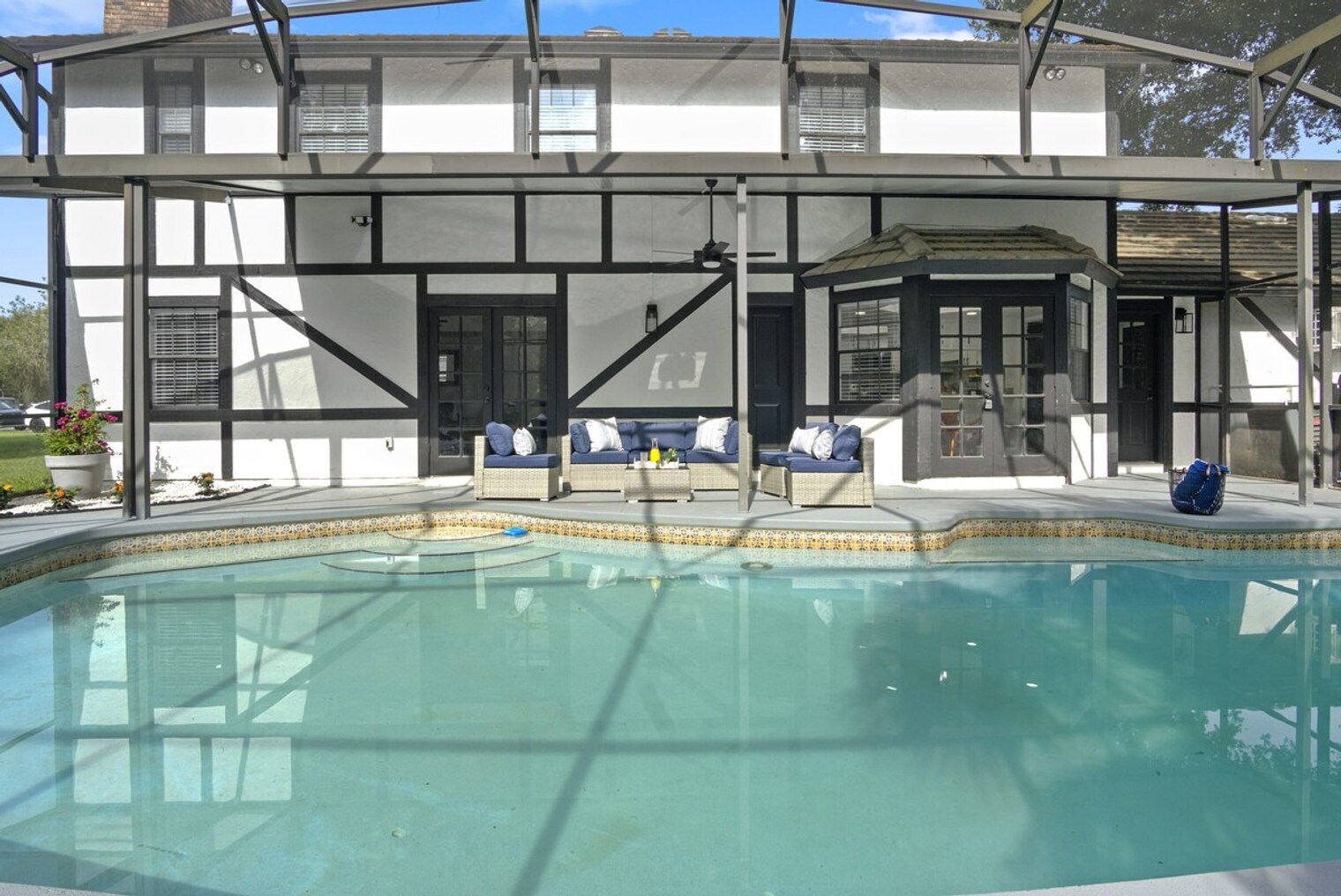 Building Photo - 2540 Albany Dr