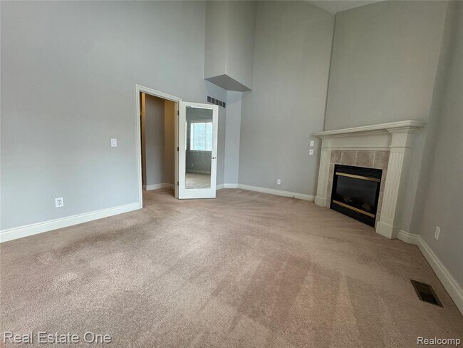 Building Photo - 1030 Oakwood Dr