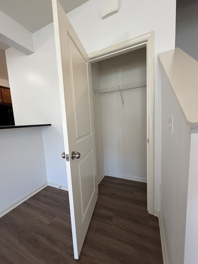 Building Photo - 3549 Saddlebrook Dr