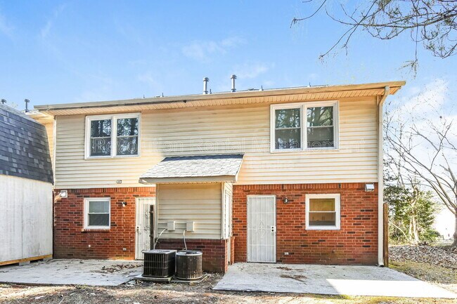 Building Photo - 1301 Sweet Pine Dr