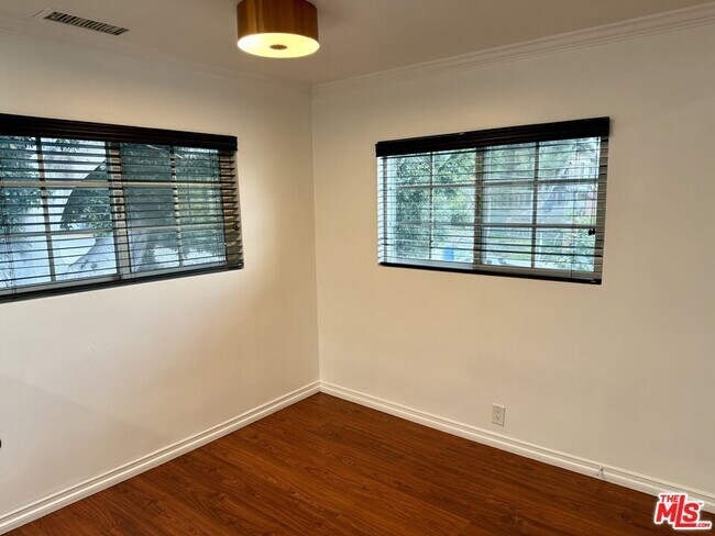 Building Photo - 1200 Laveta Terrace