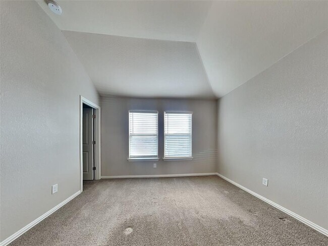 Building Photo - 127 Simon