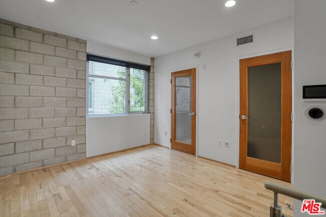 Building Photo - 3450 Cahuenga Blvd