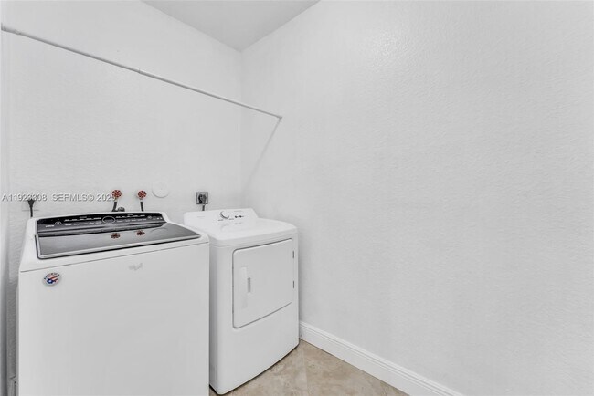 Building Photo - 2214 SE 23rd Ave