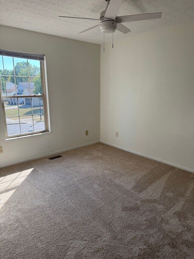 Building Photo - 4 Bedroom, 2.5 Bathroom Single Family Home...