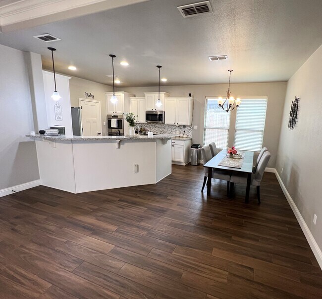 Building Photo - 14 Cornwall Dr