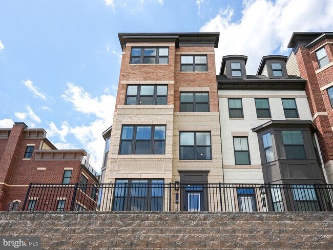 Building Photo - 119 Market Square NW