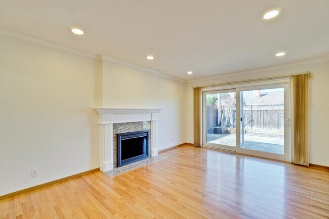 Building Photo - 5097 Forest Glen Dr
