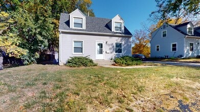 Building Photo - AVAILABLE AUGUST 1st! Spacious 4 Bedroom House Near Campus!