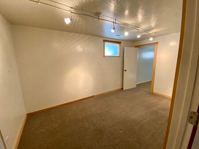Building Photo - 859 E 2730 N