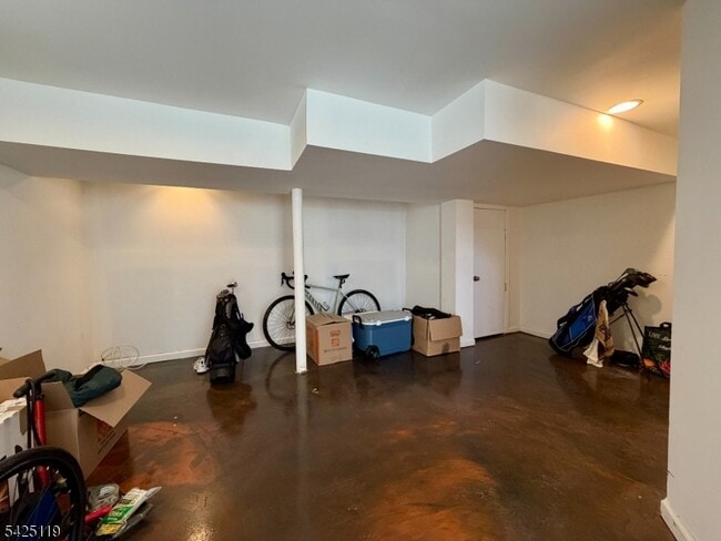 Building Photo - 58 Yale St