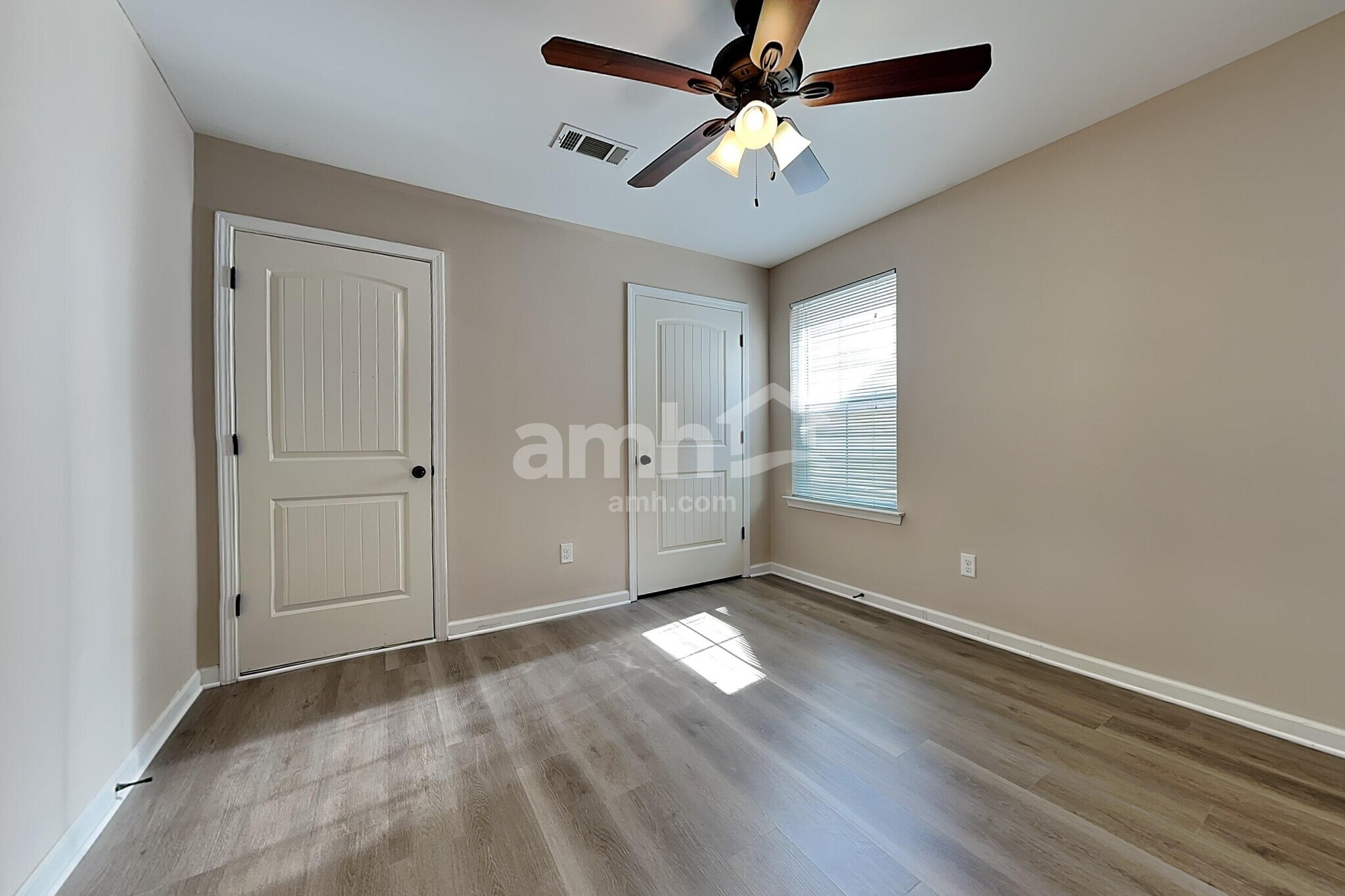 Building Photo - 10185 Sorrento Pl