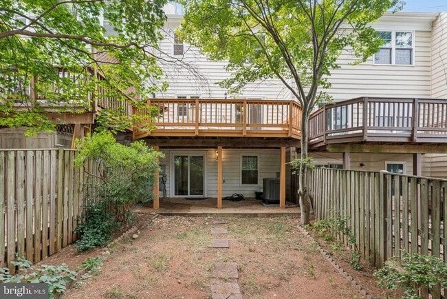 Building Photo - 46858 Lawnes Creek Terrace