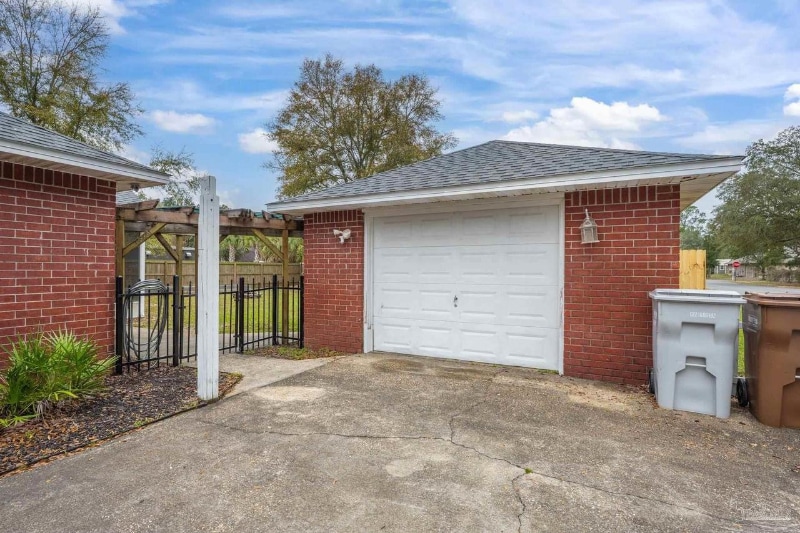 Building Photo - 3159 Hickory St