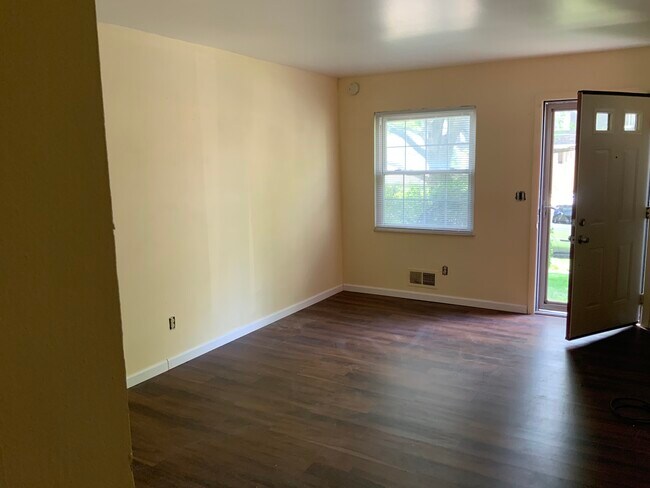 Building Photo - 5720 Beechcroft Rd