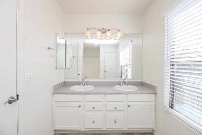 Building Photo - 2267 E 35th Ave