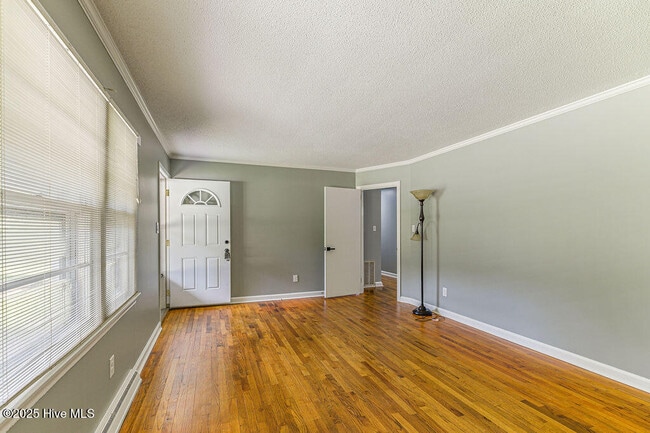 Building Photo - 507 Wilder Ave