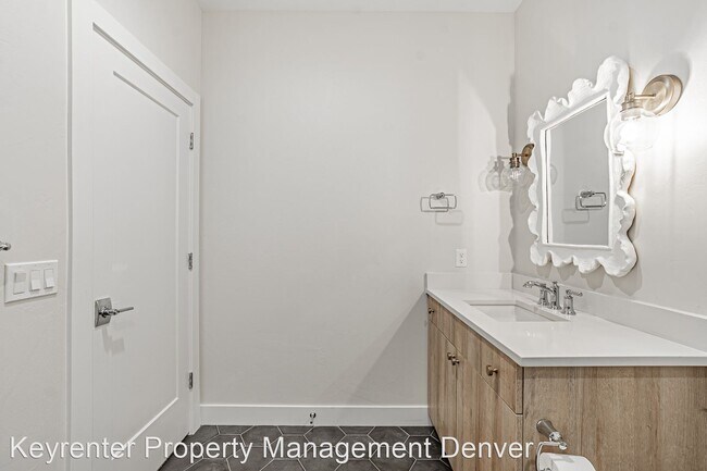 Building Photo - 4 br, 3.5 bath House - 2570 South Cherokee...