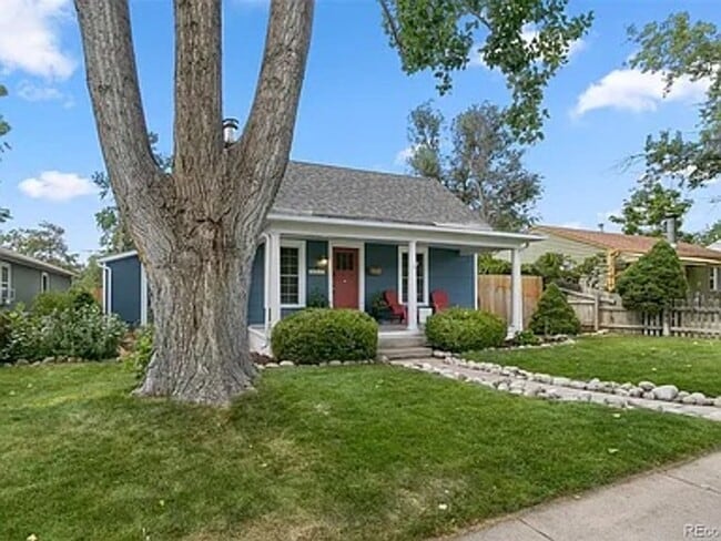 Building Photo - Charming 2 Bed 2 Bath house with Basement flex room in the heart of Englewood!