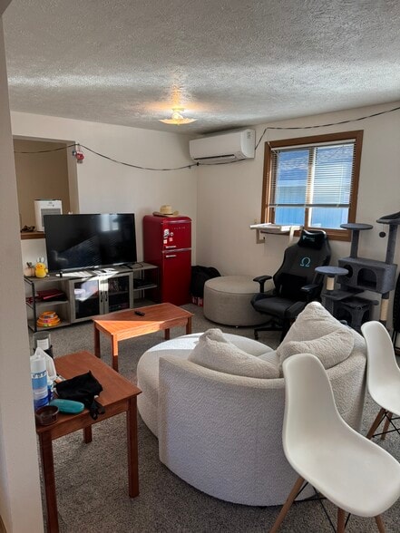 Building Photo - 712 7th St