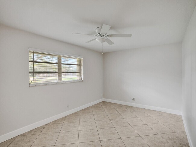 Building Photo - 3747 E Valley Green Dr