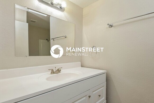Building Photo - 3 Bedroom Pet-Friendly Home in Tucson, AZ with Main Street Renewal