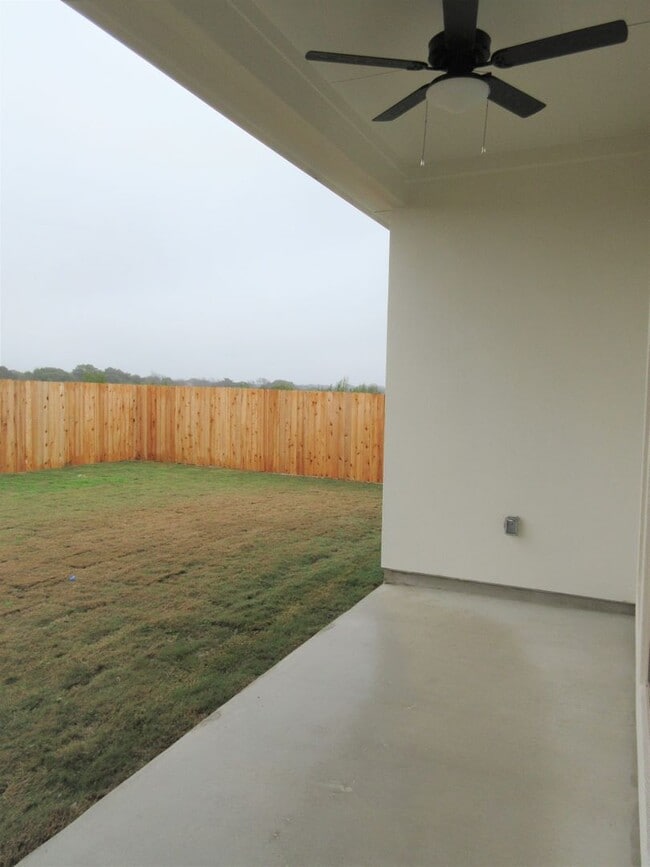 Building Photo - Carneros Ranch 3-bedroom/2-bath Home - Leander ISD