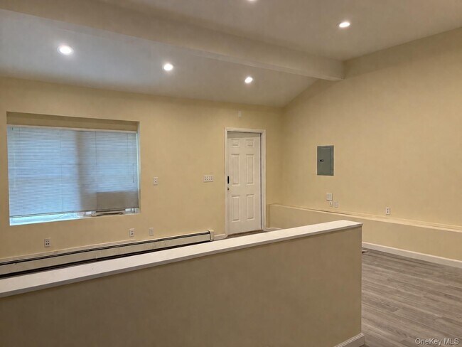 Building Photo - 5485 Expressway N Dr