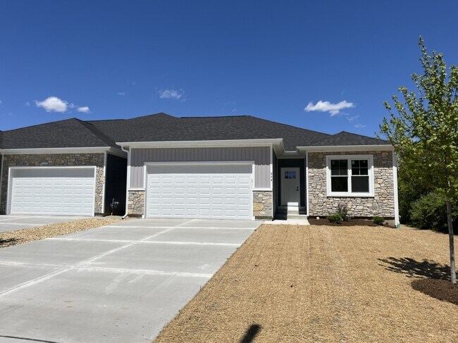 Building Photo - 974 Meadow Ln