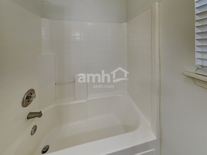 Building Photo - 8616 Warwick Crest Ln