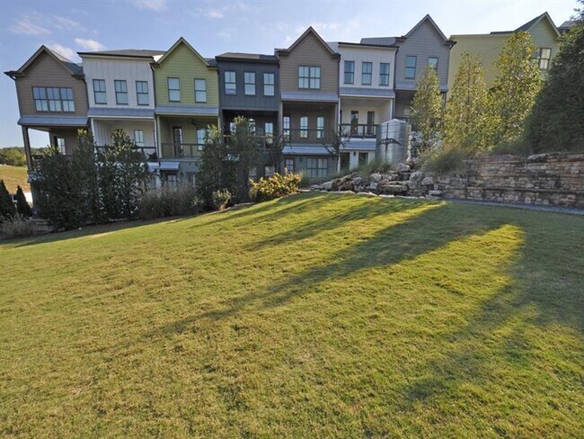Primary Photo - 765 Dunlop Way