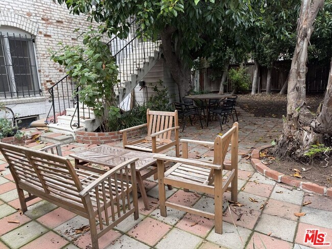 Building Photo - 1132 N Vista St