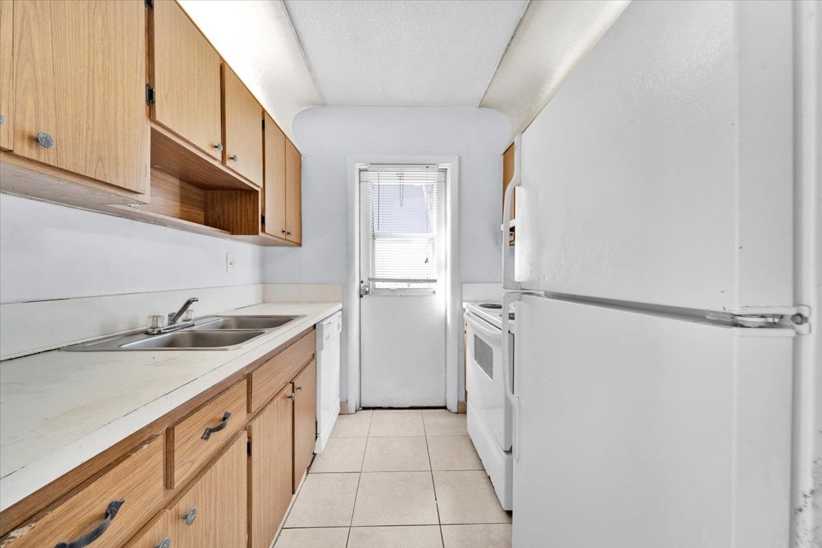 Building Photo - 374 Sunshine Dr