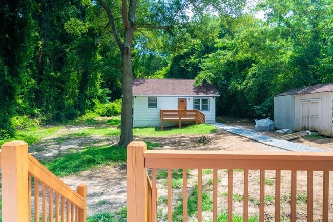 Building Photo - 3822 Bakers Ferry Rd SW